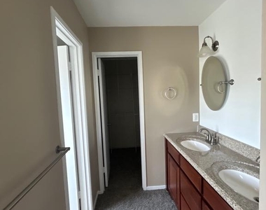7804 Harrowgate Circle - Photo Thumbnail 17