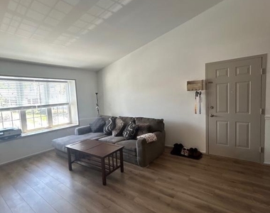7804 Harrowgate Circle - Photo Thumbnail 5