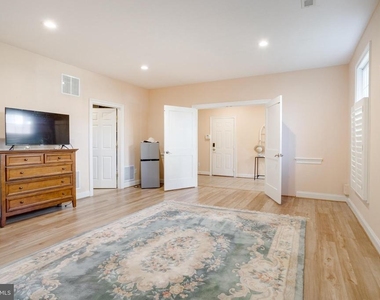 8320 Dockray Court - Photo Thumbnail 27