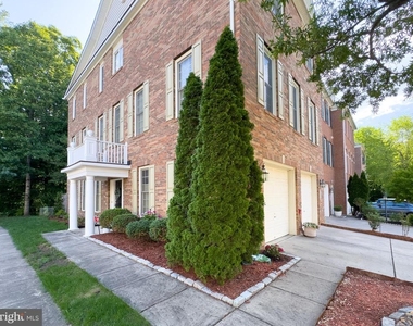 8320 Dockray Court - Photo Thumbnail 30