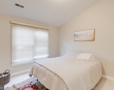 8320 Dockray Court - Photo Thumbnail 25