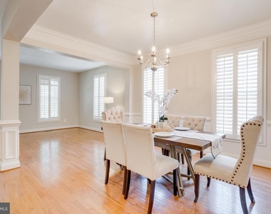 8320 Dockray Court - Photo Thumbnail 10