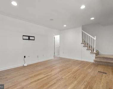 2407 Alsop Court - Photo Thumbnail 5
