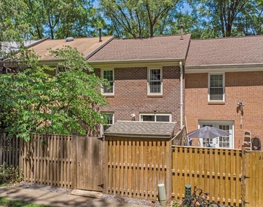 2407 Alsop Court - Photo Thumbnail 3