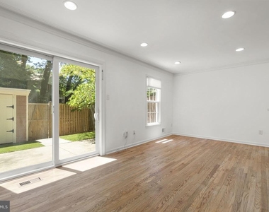 2407 Alsop Court - Photo Thumbnail 15