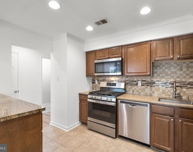 2407 Alsop Court - Photo Thumbnail 7