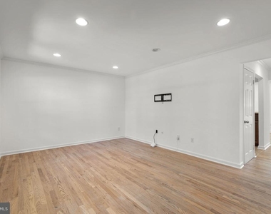 2407 Alsop Court - Photo Thumbnail 4