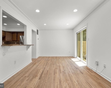 2407 Alsop Court - Photo Thumbnail 14