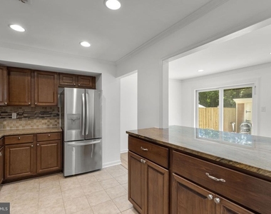 2407 Alsop Court - Photo Thumbnail 8