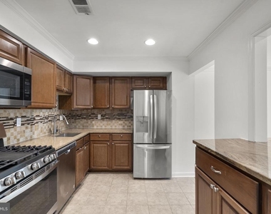 2407 Alsop Court - Photo Thumbnail 9