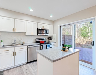 11502 Sunder Court - Photo Thumbnail 15