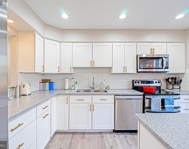 11502 Sunder Court - Photo Thumbnail 16