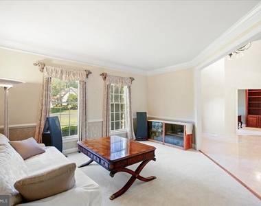 10243 Brittenford Drive - Photo Thumbnail 9