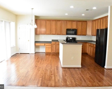 1310 Walker Drive - Photo Thumbnail 7