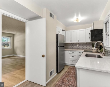 104 W Annandale Road - Photo Thumbnail 7