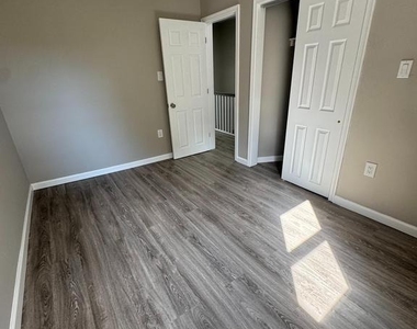 6018 Ross Street - Photo Thumbnail 10
