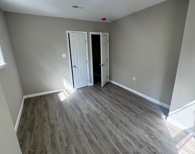 6018 Ross Street - Photo Thumbnail 4