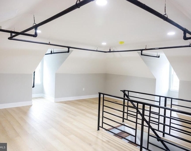 1201 Lindley Avenue - Photo Thumbnail 3