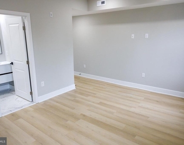 1201 Lindley Avenue - Photo Thumbnail 14