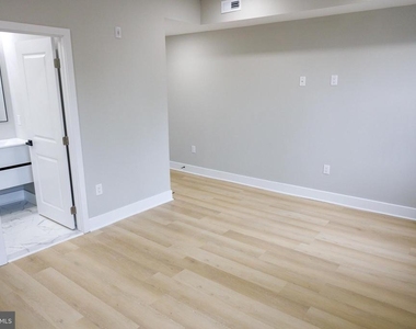 1201 Lindley Avenue - Photo Thumbnail 13