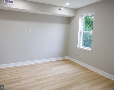 1201 Lindley Avenue - Photo Thumbnail 10
