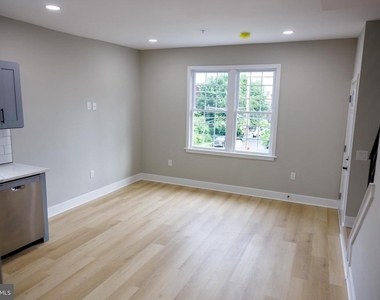 1201 Lindley Avenue - Photo Thumbnail 2