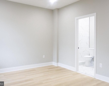 1201 Lindley Avenue - Photo Thumbnail 24
