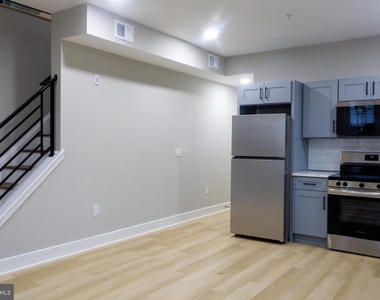1201 Lindley Avenue - Photo Thumbnail 6