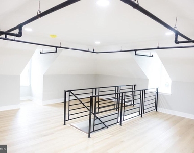 1201 Lindley Avenue - Photo Thumbnail 5
