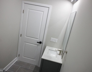 1201 Lindley Avenue - Photo Thumbnail 17
