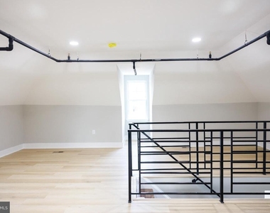 1201 Lindley Avenue - Photo Thumbnail 4