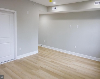 1201 Lindley Avenue - Photo Thumbnail 12