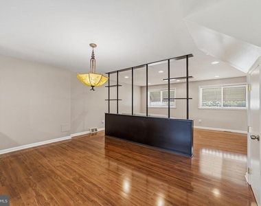 1135 W Thompson Street - Photo Thumbnail 2