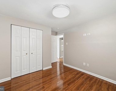 1135 W Thompson Street - Photo Thumbnail 11