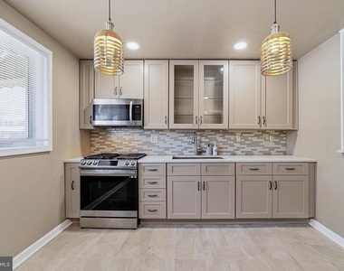 1135 W Thompson Street - Photo Thumbnail 6