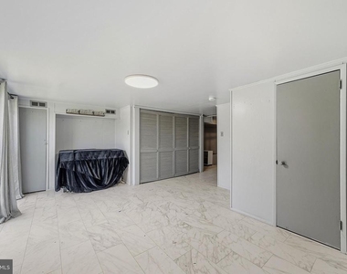 1135 W Thompson Street - Photo Thumbnail 16
