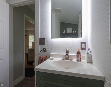 957 W 6th Street - Photo Thumbnail 14