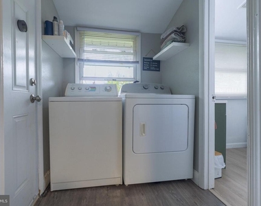 957 W 6th Street - Photo Thumbnail 15