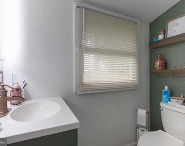 957 W 6th Street - Photo Thumbnail 13