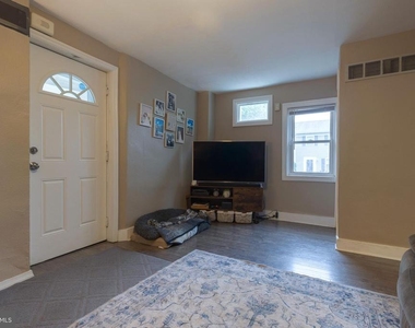 957 W 6th Street - Photo Thumbnail 7