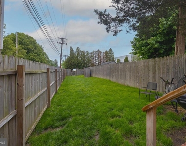 957 W 6th Street - Photo Thumbnail 2