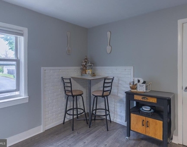 957 W 6th Street - Photo Thumbnail 11