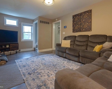 957 W 6th Street - Photo Thumbnail 6