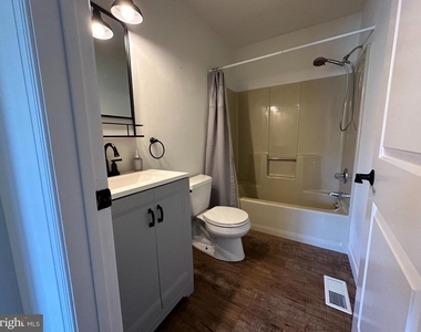 9 Centre Avenue - Photo Thumbnail 6