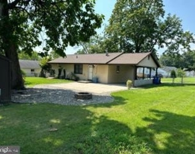 9 Centre Avenue - Photo Thumbnail 1