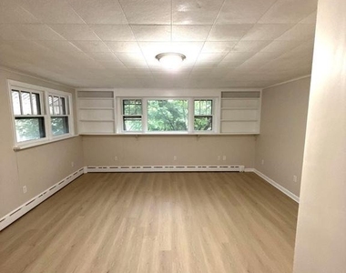 105 Atlantic Street - Photo Thumbnail 2