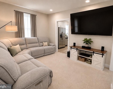 909 Corbett Street - Photo Thumbnail 15
