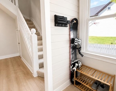 909 Corbett Street - Photo Thumbnail 6