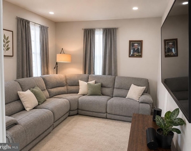 909 Corbett Street - Photo Thumbnail 13