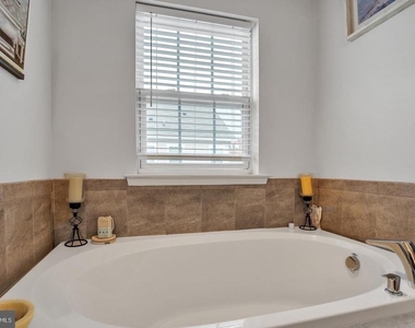 1601 Wesbourne Drive - Photo Thumbnail 9